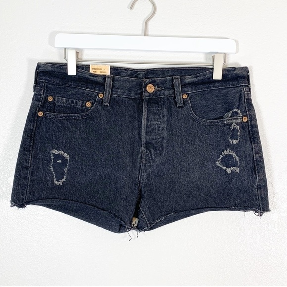Levi's 501 distressed Shorts Size 26 NWT - Picture 1 of 4